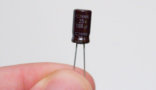 An image of a 100 microfarad capacitor.
